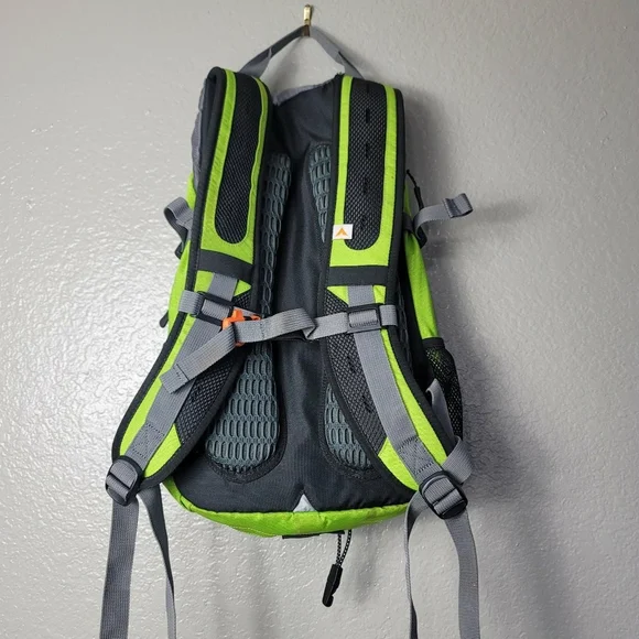 Teton Sports Oasis 1100 Hydration Hiking Backpack Green - Picture 3 of 11